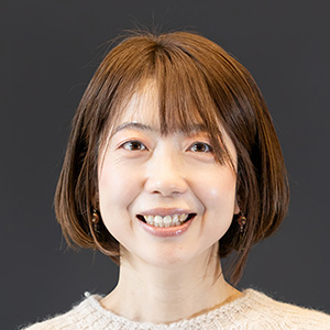 出晴 祐子